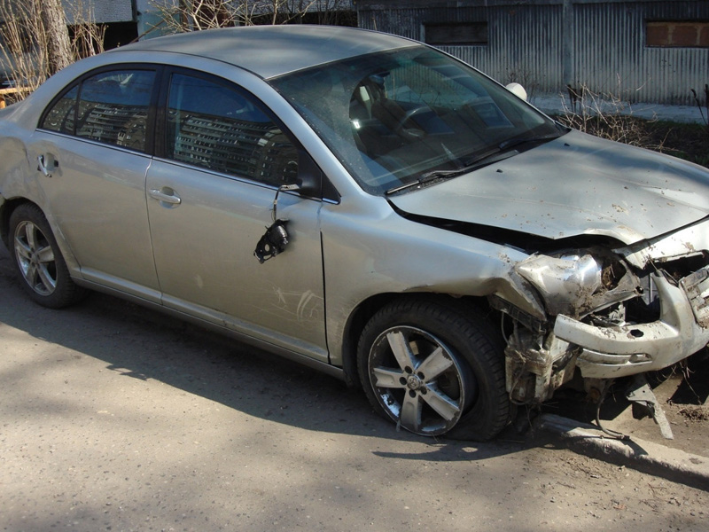 Выкуп битых авто Toyota Avensis